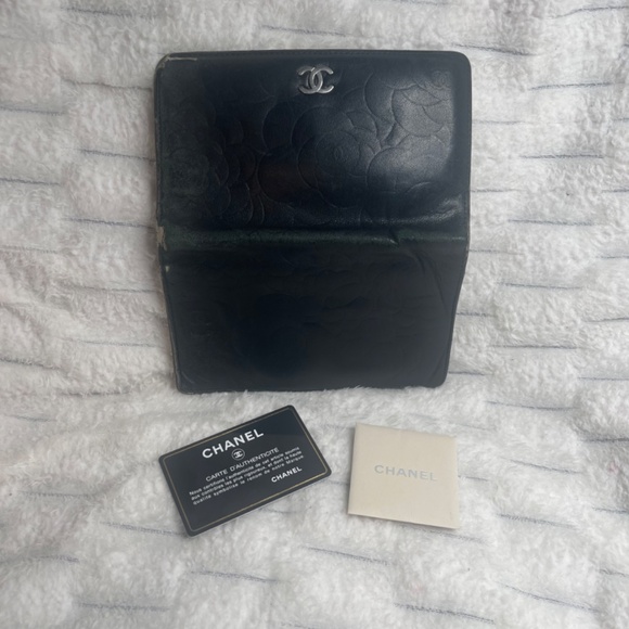 Chanel Embossed Wallet - Picture 4 of 17